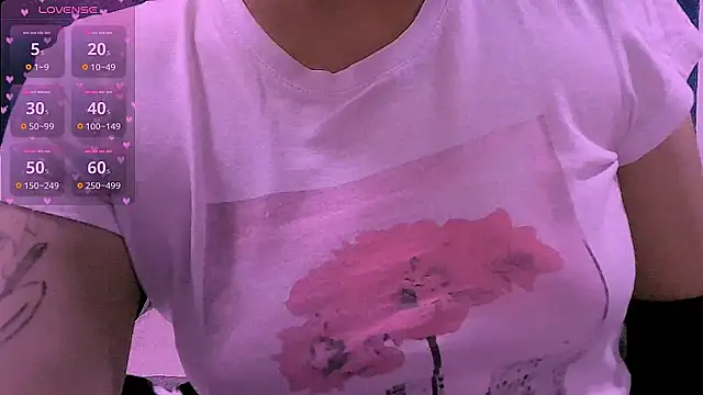 Snapshot of NinaYellow chatting on 07/15/26, 01:18 NinaYellow online show from 07/15/26, 01:18