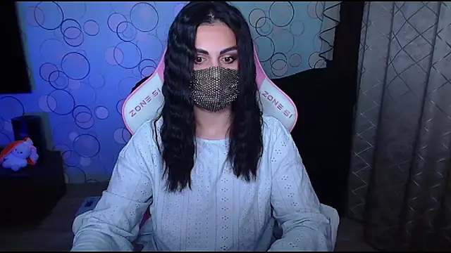 Snapshot of __Yasmina__ chatting on 10/01/25, 05:01 Yasmina online show from 10/01/25, 05:01