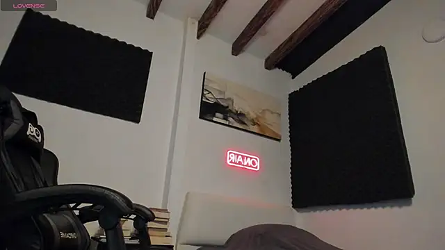 Snapshot of LucianSinclair chatting on 04/18/26, 12:57 LucianSinclair online show from 04/18/26, 12:57