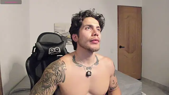 Snapshot of LucianSinclair chatting on 05/21/26, 02:31 LucianSinclair online show from 05/21/26, 02:31
