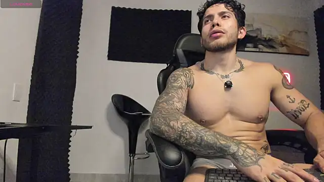 Snapshot of LucianSinclair chatting on 04/11/26, 03:03 LucianSinclair online show from 04/11/26, 03:03