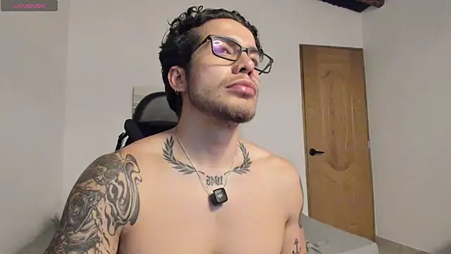 Snapshot of LucianSinclair chatting on 05/22/26, 01:25 LucianSinclair online show from 05/22/26, 01:25