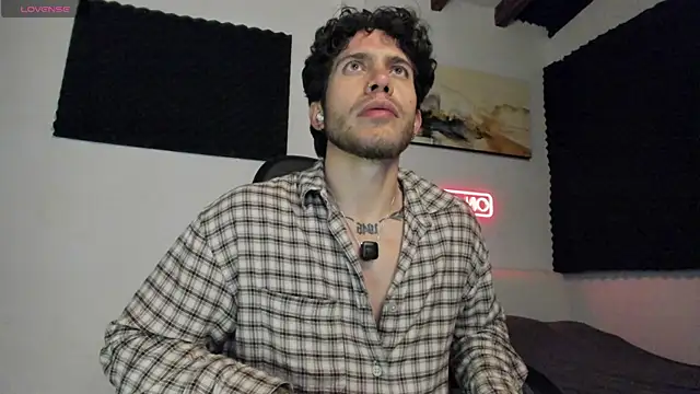 Snapshot of LucianSinclair chatting on 04/12/26, 12:47 LucianSinclair online show from 04/12/26, 12:47