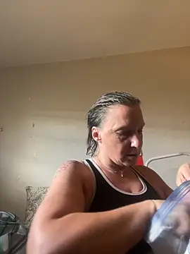 Everlyrose27 online show from 09/18/25, 06:33