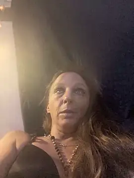 Everlyrose27 online show from 12/06/24, 06:53