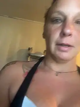 Everlyrose27 online show from 09/17/25, 02:19