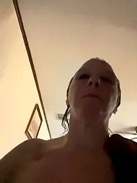 Everlyrose27 online show from 10/03/25, 04:19