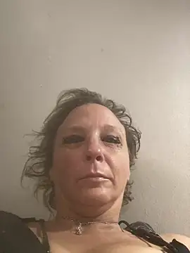 Everlyrose27 online show from 01/11/25, 07:27