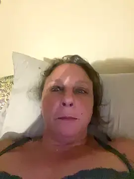 Everlyrose27 online show from 09/28/25, 06:53