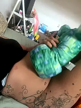 Everlyrose27 online show from 09/16/25, 04:19