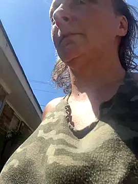 Everlyrose27 online show from 09/28/25, 06:59