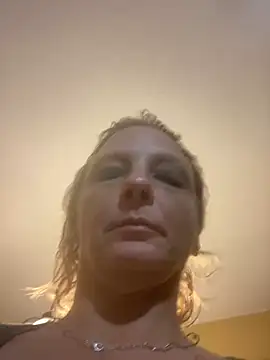 Everlyrose27 online show from 12/08/24, 01:19