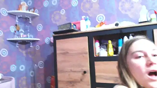 Snapshot of SquirtyAlice chatting on 03/06/25, 08:16 SquirtyAlice online show from 03/06/25, 08:16