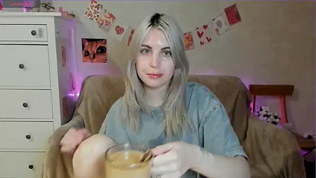 Snapshot of pawpaws chatting on 05/15/26, 07:28 pawpaws online show from 05/15/26, 07:28