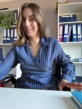 Snapshot of Hii_Lolla chatting on 02/26/26, 08:25 Hii Lolla online show from 02/26/26, 08:25