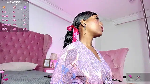 Snapshot of AnnieWestly chatting on 12/17/25, 03:28 AnnieWestly online show from 12/17/25, 03:28