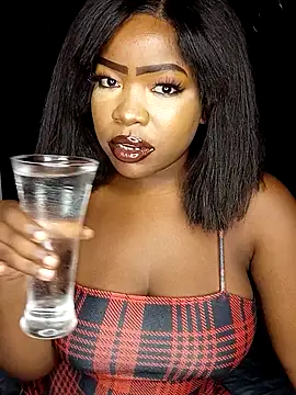 Snapshot of rosey_cheeks chatting on 11/29/25, 02:01 rosey cheeks online show from 11/29/25, 02:01