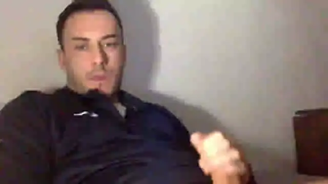 Snapshot of mainnrd chatting on 11/16/25, 10:02 mainnrd online show from 11/16/25, 10:02