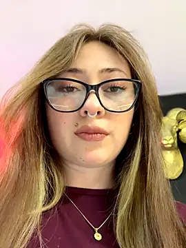 Snapshot of Sofii_gold chatting on 10/03/25, 02:04 Sofii gold online show from 10/03/25, 02:04