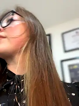 Snapshot of Sofii_gold chatting on 09/27/25, 11:33 Sofii gold online show from 09/27/25, 11:33