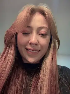 Snapshot of Sofii_gold chatting on 01/19/25, 04:22 Sofii gold online show from 01/19/25, 04:22