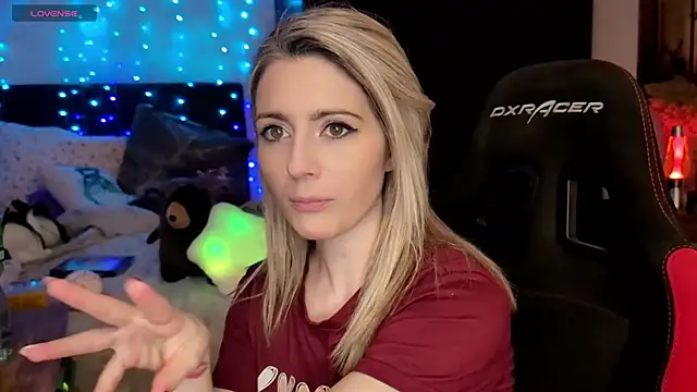 Lisaonthemoon online show from 04/22/26, 05:09