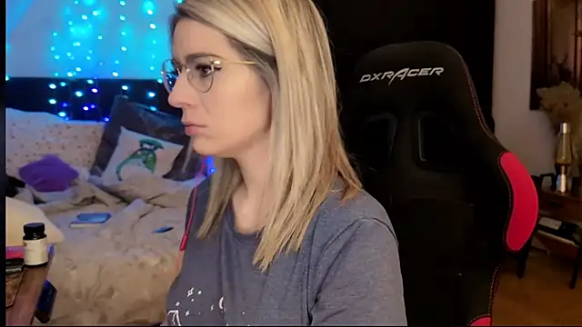 Lisaonthemoon online show from 03/19/26, 07:03