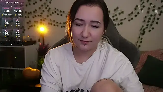 Megan  Hart online show from 11/09/25, 02:15