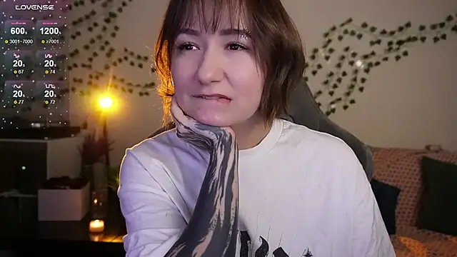 Megan  Hart online show from 11/26/25, 12:43