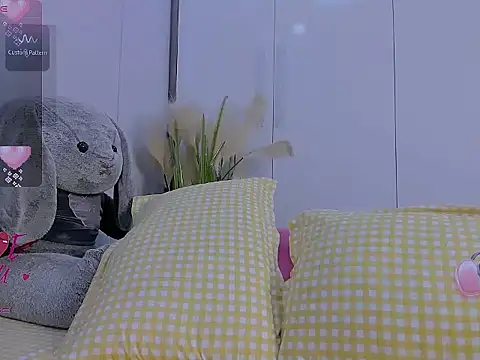 Snapshot of Linh_diudang chatting on 05/18/26, 04:07 Linh diudang online show from 05/18/26, 04:07