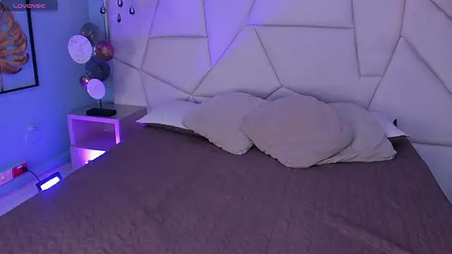 bellaa becca online show from 12/14/25, 04:23