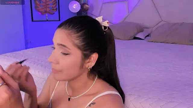 bellaa becca online show from 11/28/25, 09:37