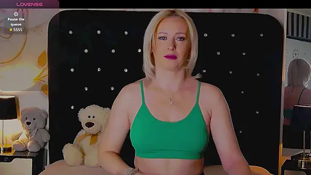 Snapshot of OliviaShaw23 chatting on 01/11/26, 09:55 OliviaShaw23 online show from 01/11/26, 09:55