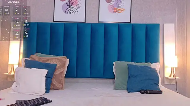 CheneellLorens online show from 10/21/25, 09:03