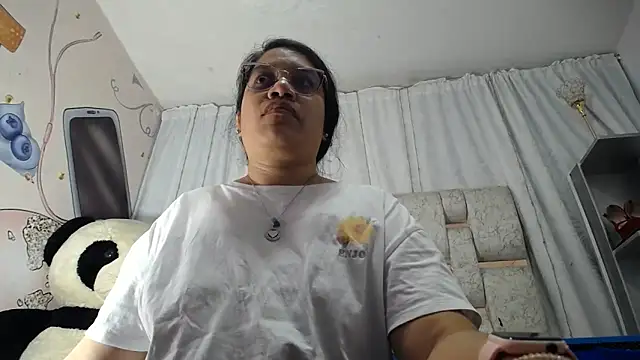 Snapshot of KEYRA-MILLER- chatting on 02/22/26, 02:14 KEYRA-MILLER- online show from 02/22/26, 02:14