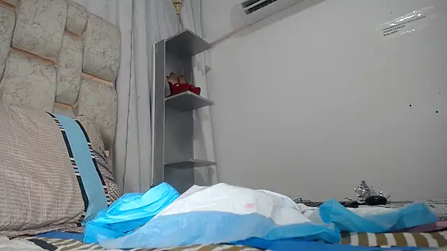 Snapshot of KEYRA-MILLER- chatting on 02/20/26, 06:26 KEYRA-MILLER- online show from 02/20/26, 06:26