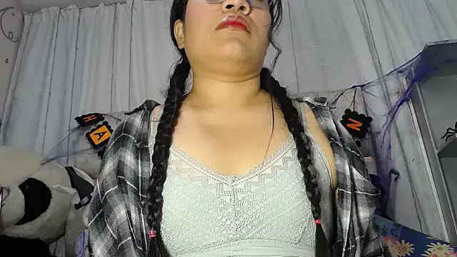 Snapshot of KEYRA-MILLER- chatting on 10/14/25, 02:12 KEYRA-MILLER- online show from 10/14/25, 02:12
