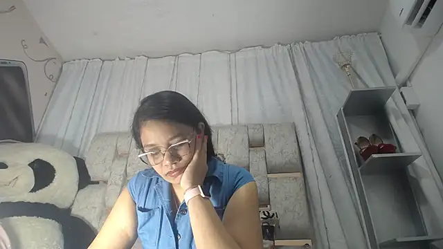 Snapshot of KEYRA-MILLER- chatting on 02/23/26, 01:51 KEYRA-MILLER- online show from 02/23/26, 01:51