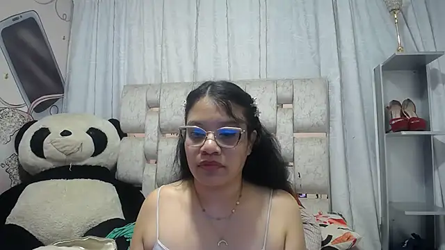 Snapshot of KEYRA-MILLER- chatting on 02/06/26, 01:56 KEYRA-MILLER- online show from 02/06/26, 01:56