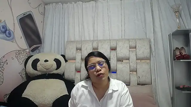 Snapshot of KEYRA-MILLER- chatting on 02/10/26, 02:54 KEYRA-MILLER- online show from 02/10/26, 02:54