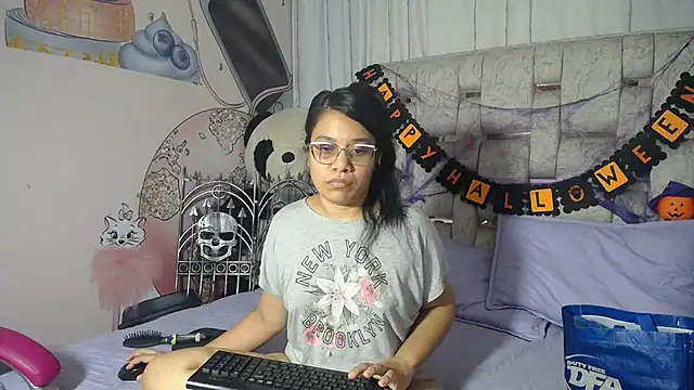 KEYRA-MILLER- online show from 10/23/25, 02:32