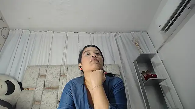 Snapshot of KEYRA-MILLER- chatting on 02/13/26, 02:00 KEYRA-MILLER- online show from 02/13/26, 02:00