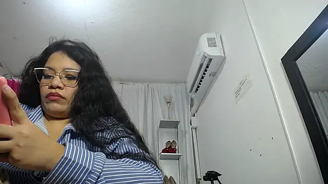 KEYRA-MILLER- online show from 11/17/25, 02:37