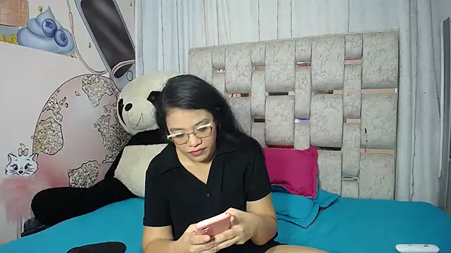 KEYRA-MILLER- online show from 11/18/25, 02:27