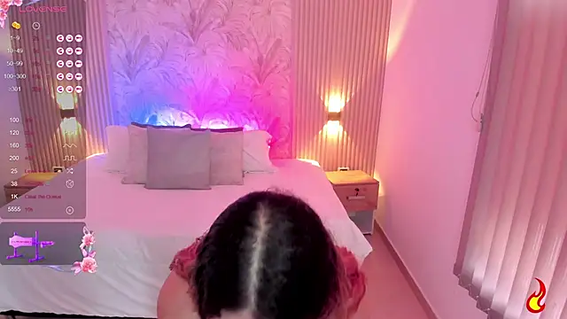 Snapshot of Leah_Grey chatting on 03/05/25, 03:40 Leah Grey online show from 03/05/25, 03:40