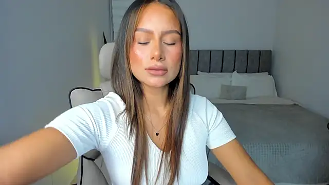 Snapshot of AndreaMartini chatting on 02/22/25, 12:05 AndreaMartini online show from 02/22/25, 12:05