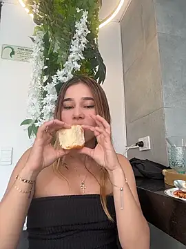 Lezy  online show from 12/01/25, 07:37