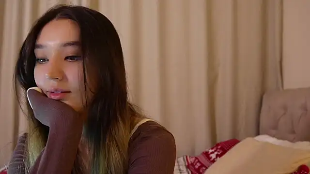 Sarasuo1 online show from 12/21/24, 12:06