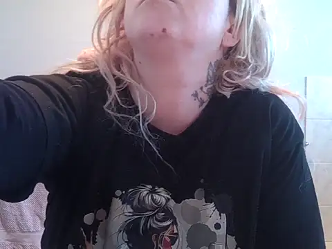 Snapshot of mollymay69 chatting on 02/23/26, 03:52 mollymay69 online show from 02/23/26, 03:52