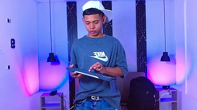 Damar fhelipe online show from 09/23/25, 04:41